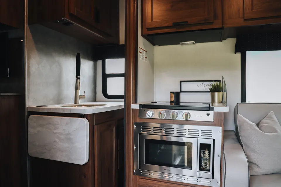 Mamma Dukes 2021 32ft Forester Motorhome