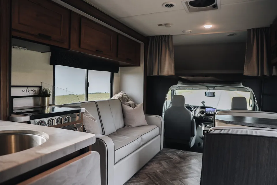 Mamma Dukes 2021 32ft Forester Motorhome