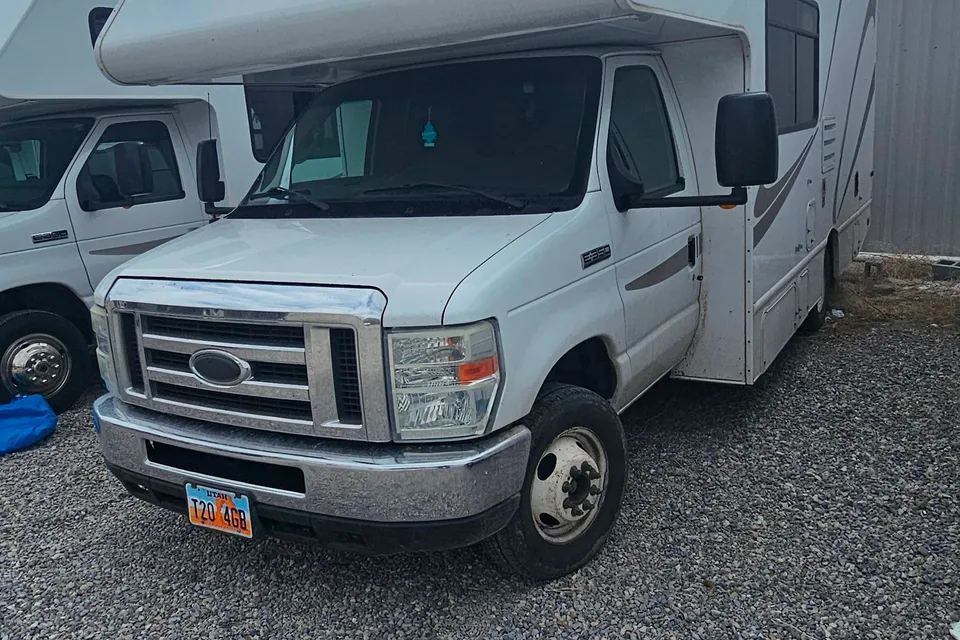 Thor Motor Coach 23a Class C - k -Unlimited miles