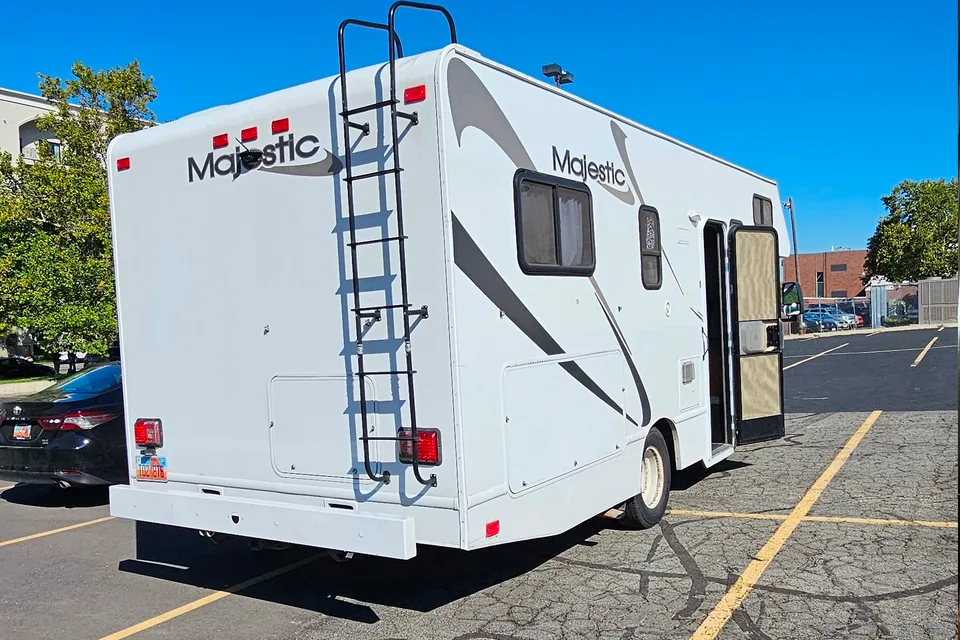 Thor Motor Coach 23a Class C - k -Unlimited miles