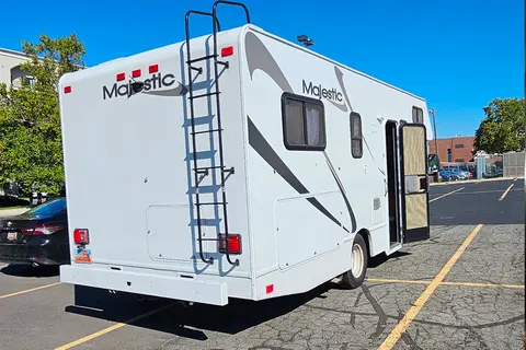 Thor Motor Coach 23a Class C - k -Unlimited miles
