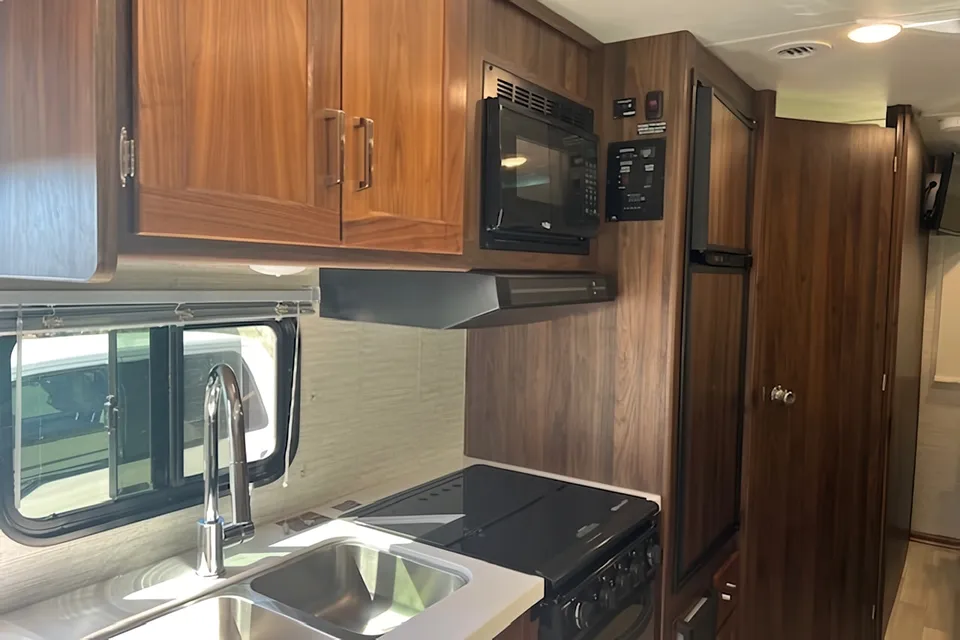 James's Winnebago Minnie Winnie 22M Class C
