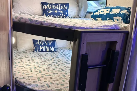 Bougie glamping! 2023 Alpha Wolf - sleeps 8, FULLY STOCKED!