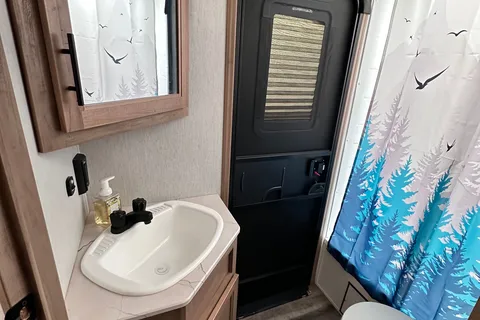 Bougie glamping! 2023 Alpha Wolf - sleeps 8, FULLY STOCKED!