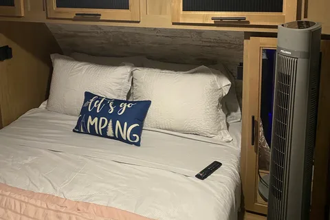 Bougie glamping! 2023 Alpha Wolf - sleeps 8, FULLY STOCKED!