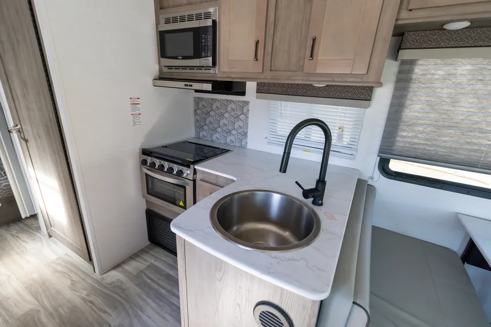 The Weekender! Great RV for Beginners 6280LE - 84048