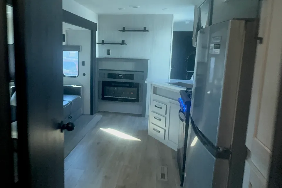 Izzy 5 Star Flight in Trailer