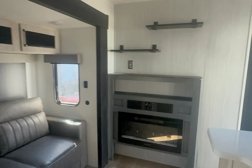 Izzy 5 Star Flight in Trailer