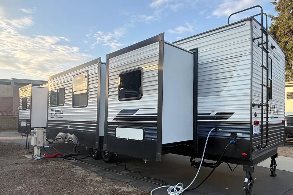 Izzy 5 Star Flight in Trailer