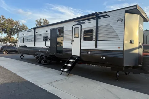 Izzy 5 Star Flight in Trailer