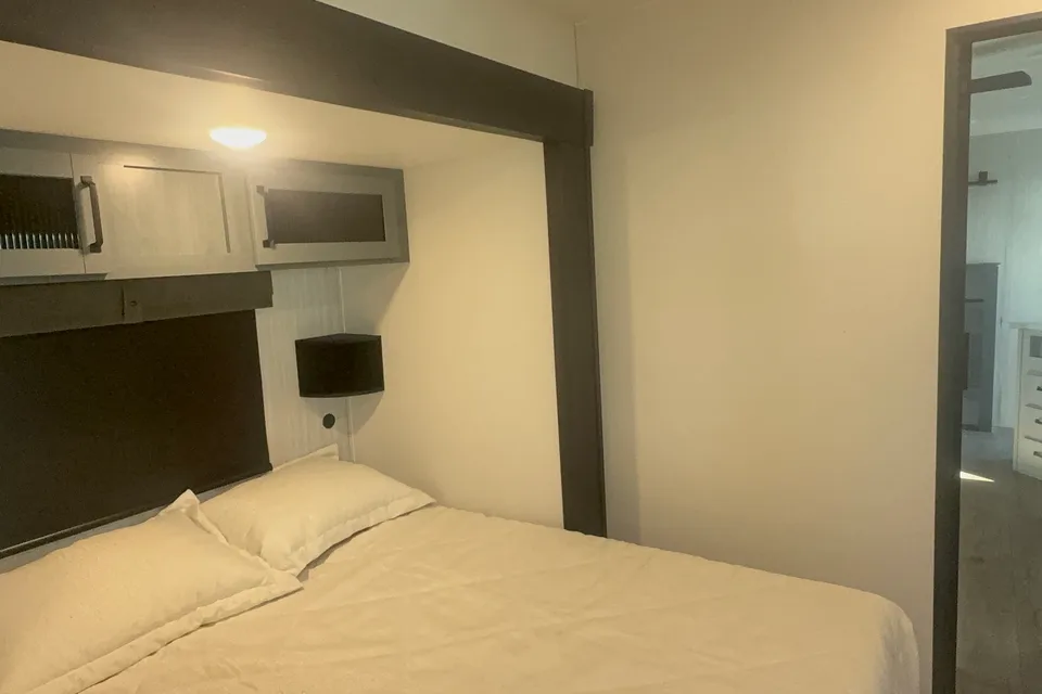 Izzy 5 Star Flight in Trailer