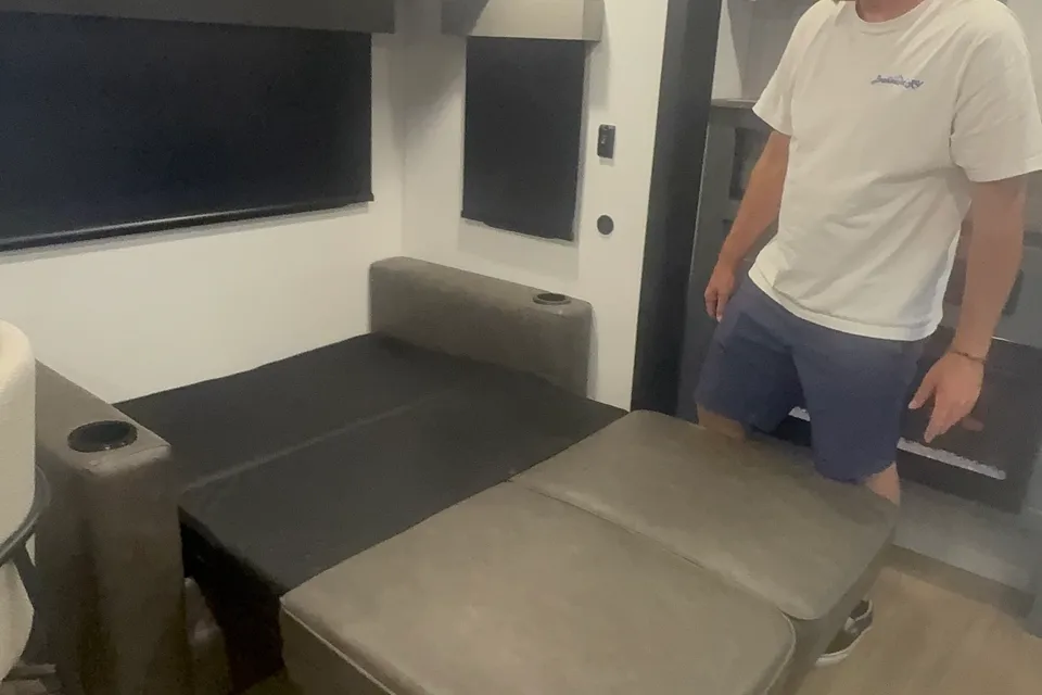Izzy 5 Star Flight in Trailer