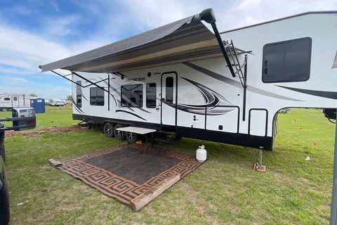 Ewa's Genesis Supreme Rv genesis supreme Fifth Wheel