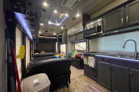Ewa's Genesis Supreme Rv genesis supreme Fifth Wheel