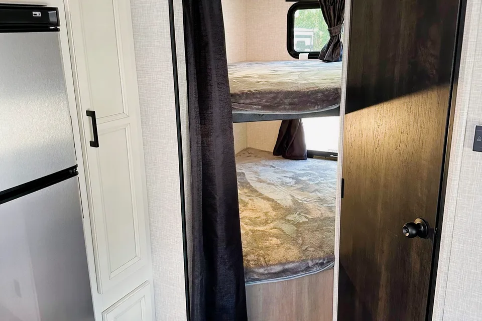 Mockingbird Rentals: Highland Ridge RV Open Range 26BHS Travel Trailer