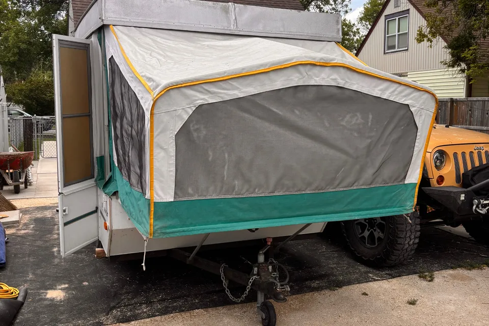 Christa’s Starcraft 1990 Tent Trailer