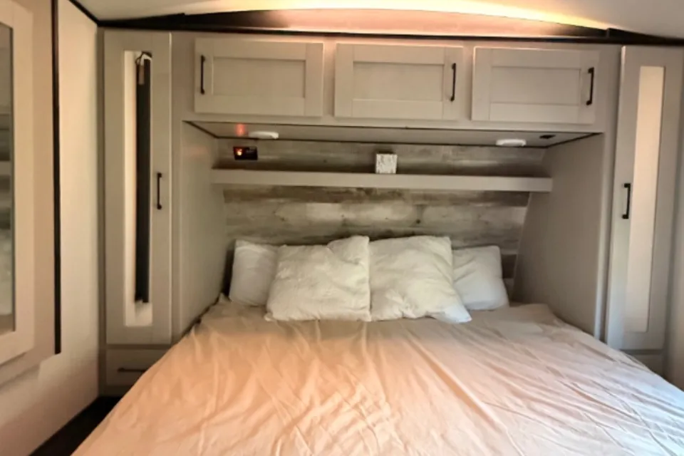 2021 Heartland Torque Toy Hauler Sleeps 8 w/ Patio Deck & Bulit In Generator