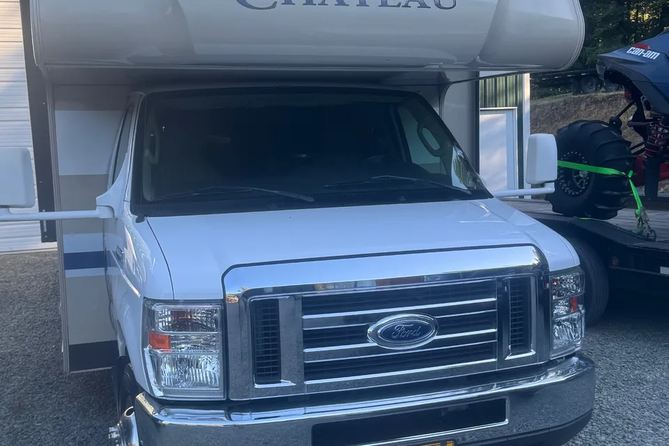 eugene's Thor Motor Coach Chateau Class C