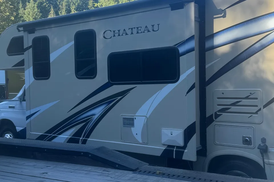 eugene's Thor Motor Coach Chateau Class C