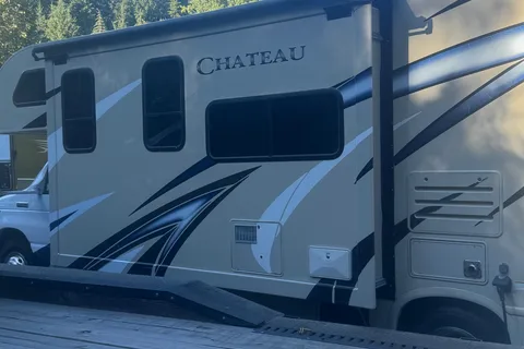 eugene's Thor Motor Coach Chateau Class C