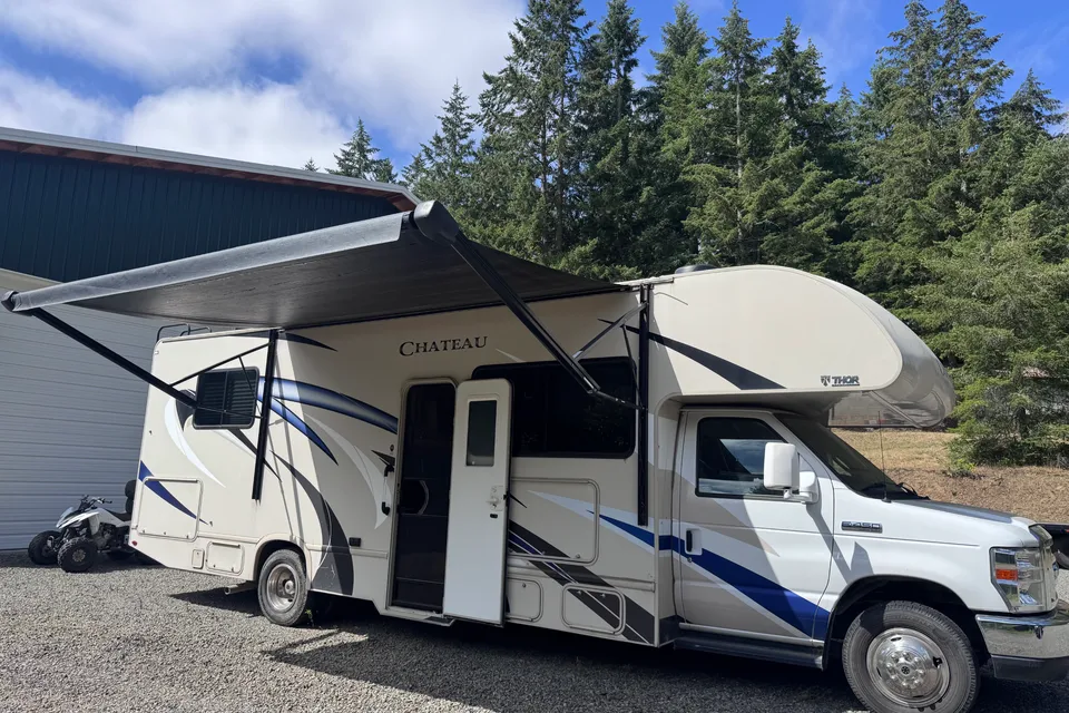 eugene's Thor Motor Coach Chateau Class C