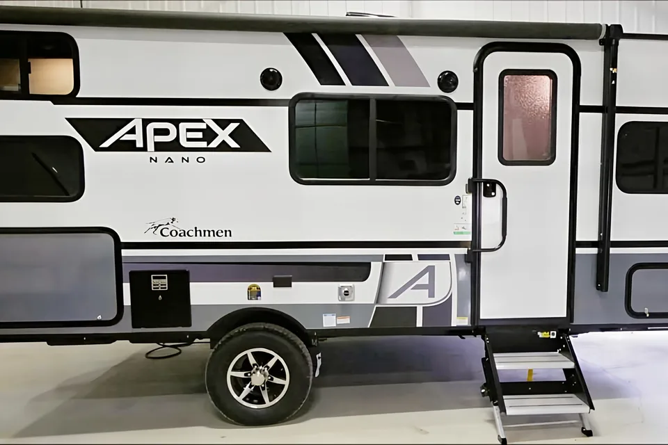 Homie's Coachmen Apex Nano 194BHS Travel Trailer