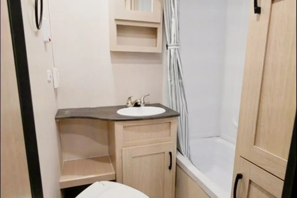Homie's Coachmen Apex Nano 194BHS Travel Trailer