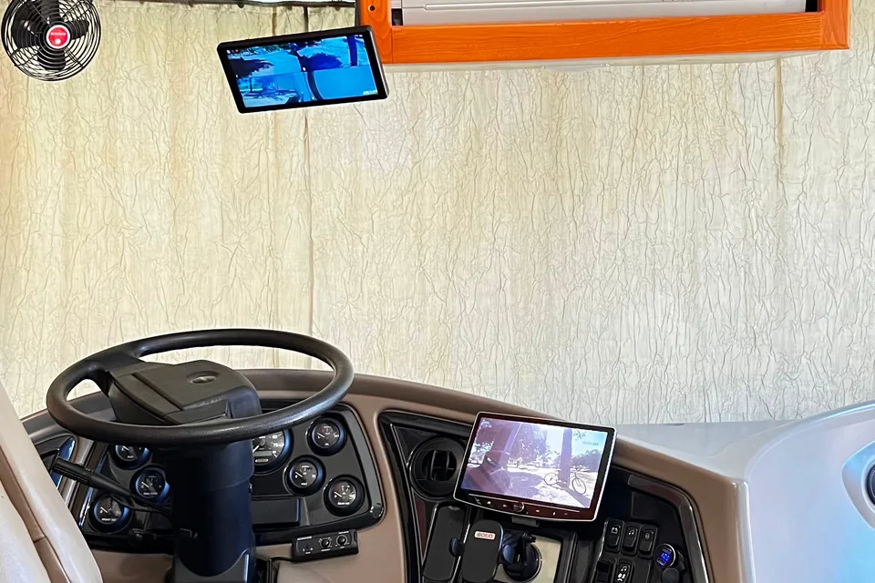 Christopher's Coachmen Cross Country 354MBS Class A