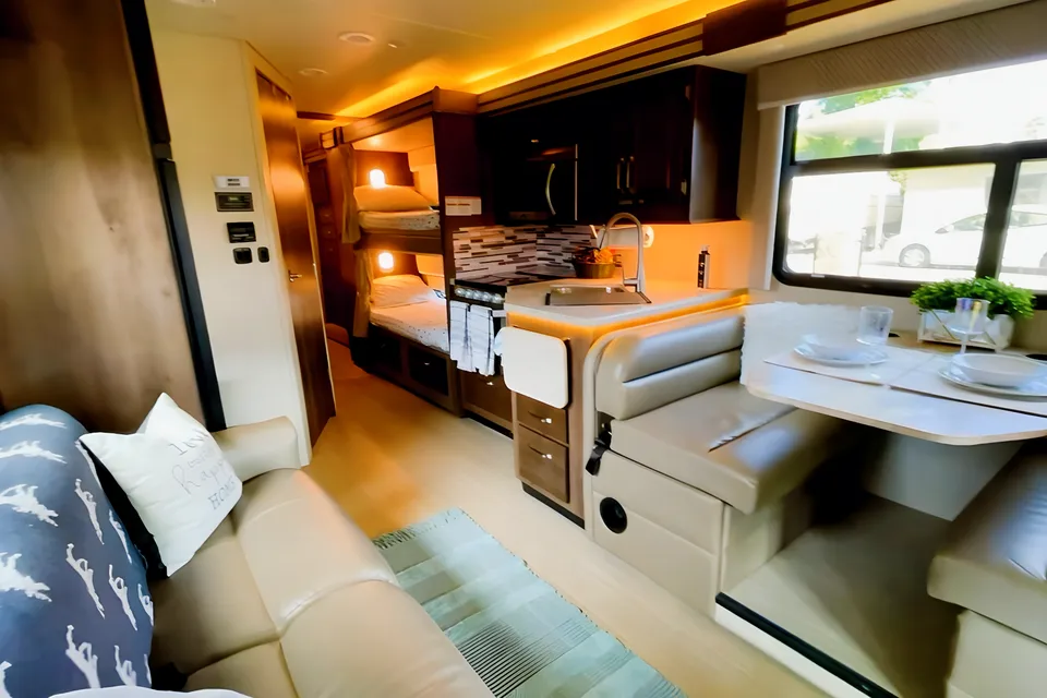 ★ Luxury Living Motor Home w/ 5 TV's & bunk beds! Linens, full pantry, goodies included!