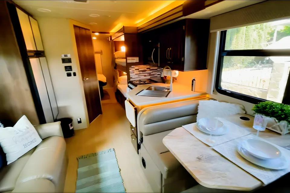 ★ Luxury Living Motor Home w/ 5 TV's & bunk beds! Linens, full pantry, goodies included!