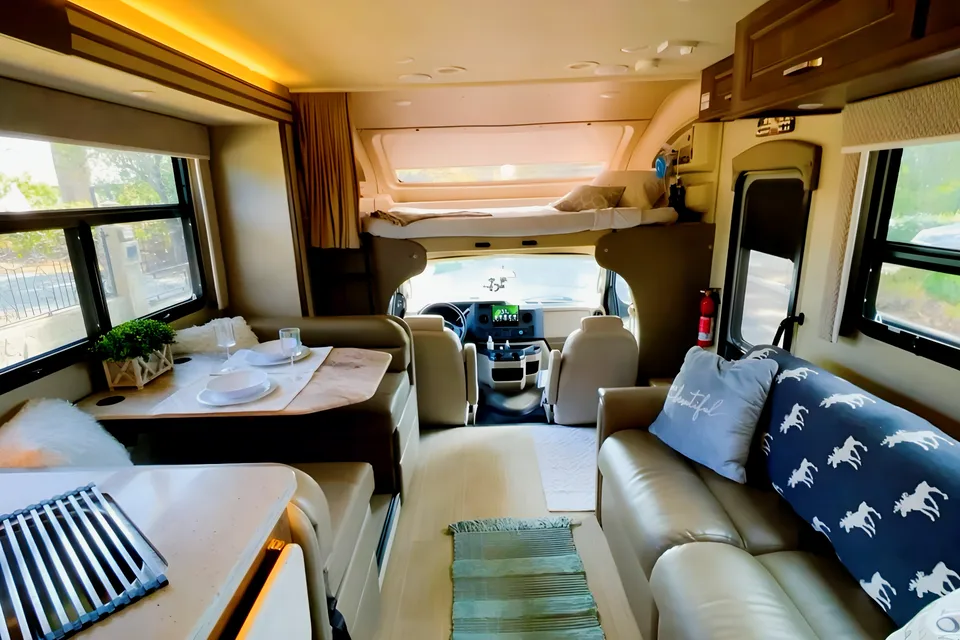 ★ Luxury Living Motor Home w/ 5 TV's & bunk beds! Linens, full pantry, goodies included!
