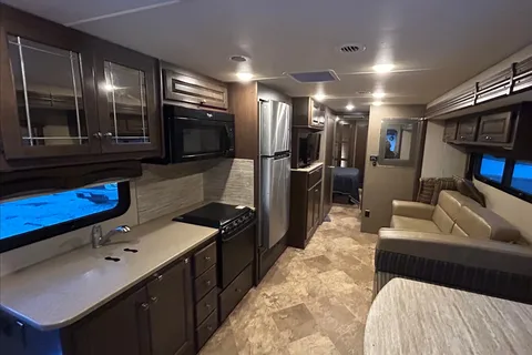 Mike’s Thor Windsport Class A Motor coach