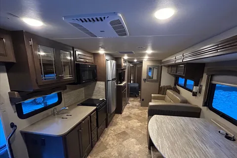 Mike’s Thor Windsport Class A Motor coach