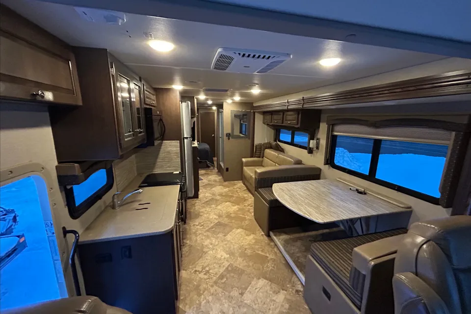 Mike’s Thor Windsport Class A Motor coach