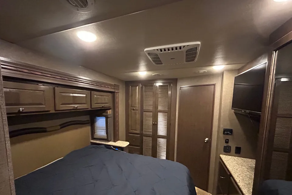 Mike’s Thor Windsport Class A Motor coach