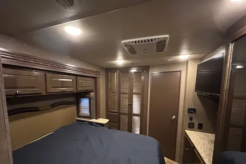 Mike’s Thor Windsport Class A Motor coach