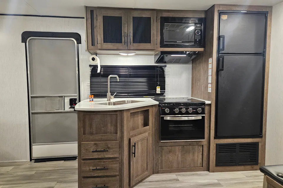 Michael's Heartland Pioneer QB 300 Travel Trailer