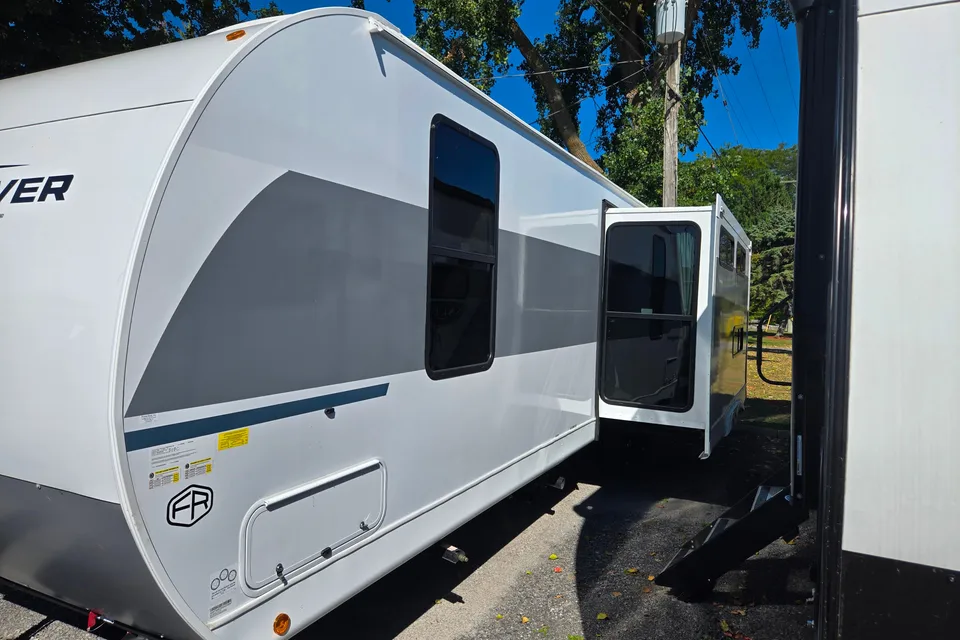 CalvinAngela's Salem View Travel Trailer