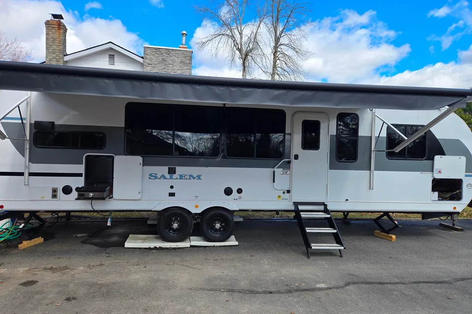 CalvinAngela's Salem View Travel Trailer