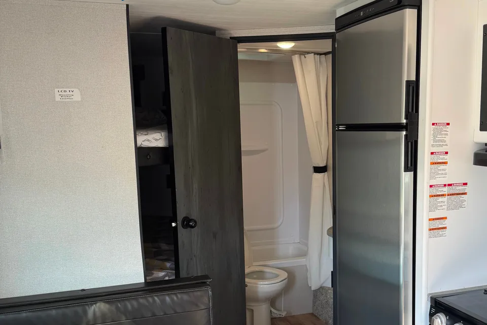 Reynold's Keystone Hideout 262BH Travel Trailer