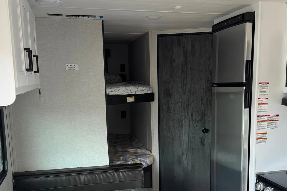 Reynold's Keystone Hideout 262BH Travel Trailer
