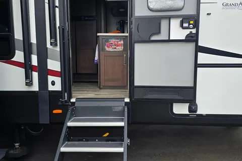 Manny's Grand Design Reflection 311BHS Fifth Wheel