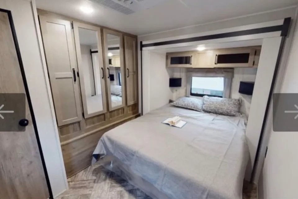 2022 Palomino Puma 32BHQS Travel Trailer