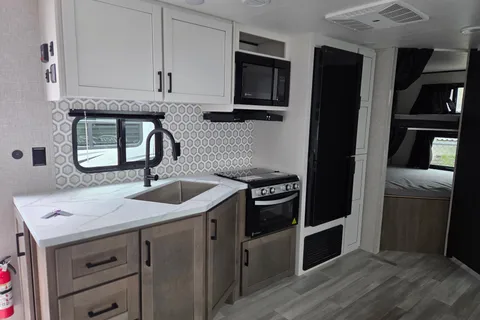 *BRAND NEW**Open Range Conventional 26BHS Travel Trailer*bunk beds*