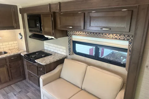 Scott's Jayco Redhawk 31XL Class C