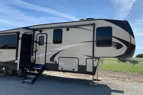 jamie's Keystone 369BHS COUGAR Fifth Wheel