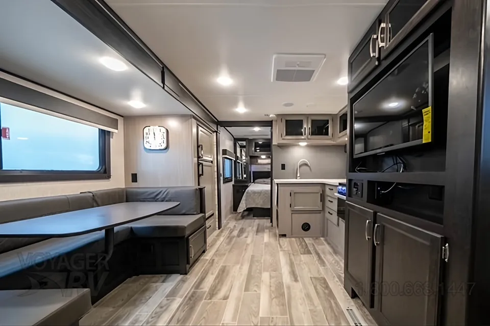 (Delta Diva ) 2022 Jayco Jay Feather 24bh