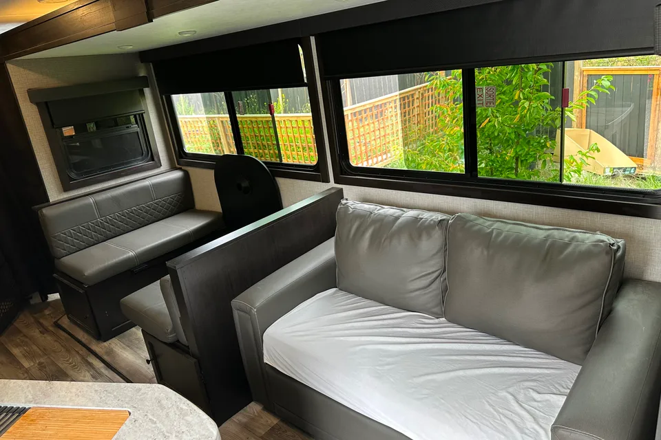 Cabana 2.0 Starcraft 26BHS Travel Trailer