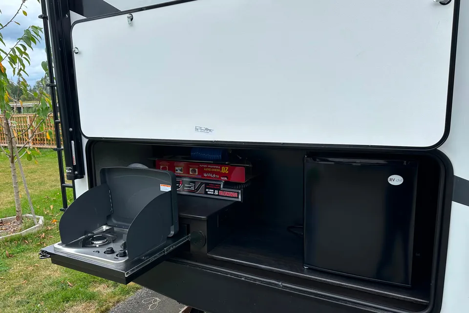 Cabana 2.0 Starcraft 26BHS Travel Trailer