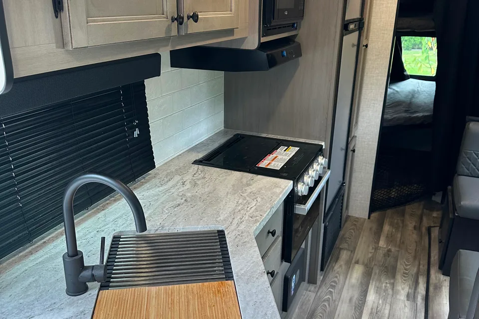 Cabana 2.0 Starcraft 26BHS Travel Trailer